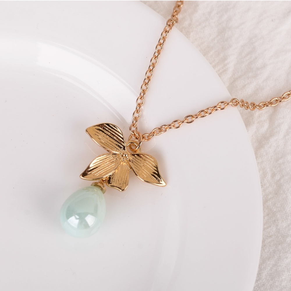 Pearl Orchid Flower Necklace NWT - Picture 3 of 6